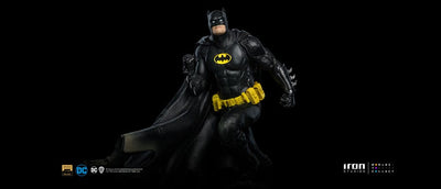 DC Comics BDS Art Scale Statue 1/10 Batman Deluxe (Black Version Exclusive) heo EU Exclusive 30cm - Scale Statue - Iron Studios - Hobby Figures UK