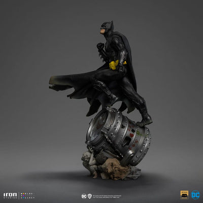 DC Comics BDS Art Scale Statue 1/10 Batman Deluxe (Black Version Exclusive) heo EU Exclusive 30cm - Scale Statue - Iron Studios - Hobby Figures UK