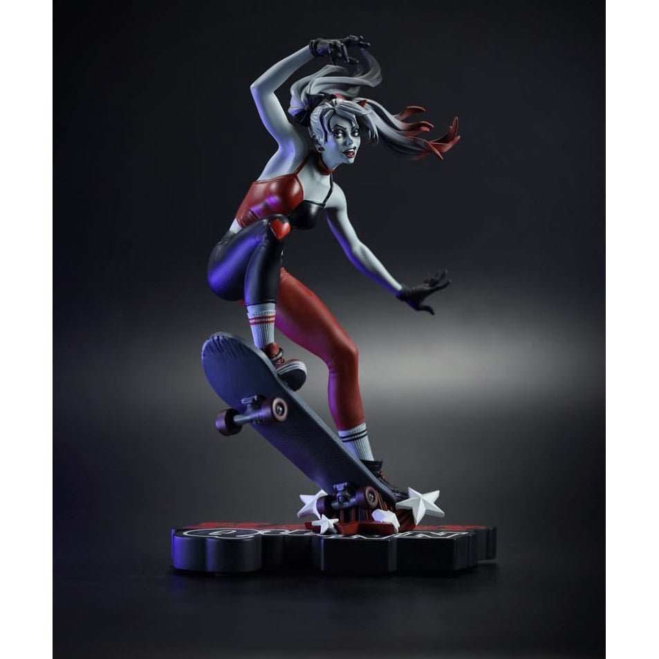 DC Direct Harley Quinn: Red, White & Black Statue 1/10 Harley Quinn by Ivan Tao 20cm - Scale Statue - McFarlane Toys - Hobby Figures UK