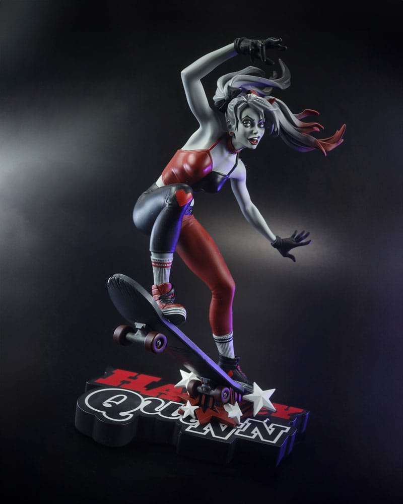 DC Direct Harley Quinn: Red, White & Black Statue 1/10 Harley Quinn by Ivan Tao 20cm - Scale Statue - McFarlane Toys - Hobby Figures UK