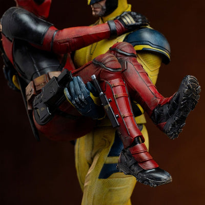 Deadpool Deluxe Art Scale Statue 1/10 Deadpool & Wolverine 21cm - Scale Statue - Iron Studios - Hobby Figures UK