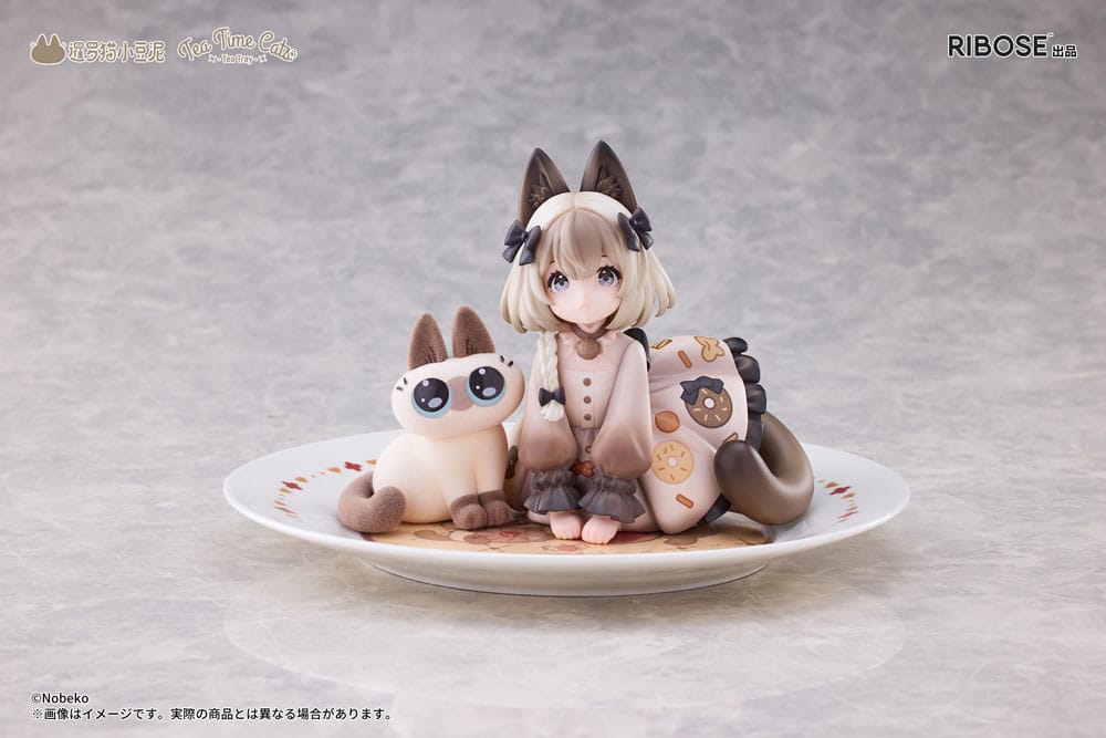 Decorated Life Collection PVC Statue Tea Time Cats x Siamese Cat
