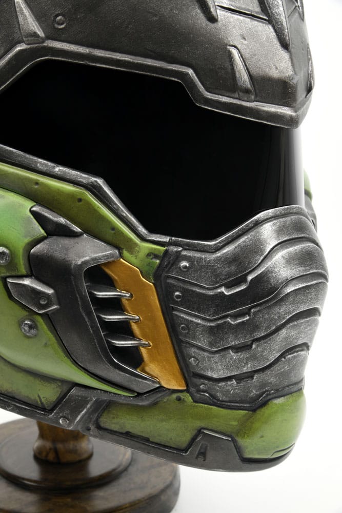 Doom The Dark Ages Replica Helmet Doom Slayer 36cm - Scale Statue - DEVplus - Hobby Figures UK