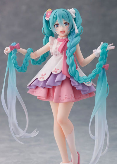 Hatsune Miku PVC Statue Hatsune Miku Wonderland Rapuinzel Ver. 18cm - Scale Statue - Taito Prize - Hobby Figures UK