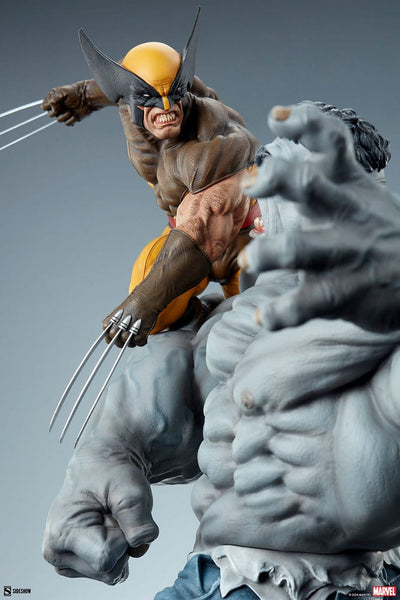 Marvel Statue Grey Hulk vs Wolverine 58cm - Scale Statue - Sideshow Collectibles - Hobby Figures UK