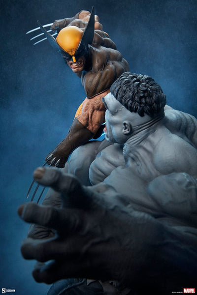 Marvel Statue Grey Hulk vs Wolverine 58cm - Scale Statue - Sideshow Collectibles - Hobby Figures UK
