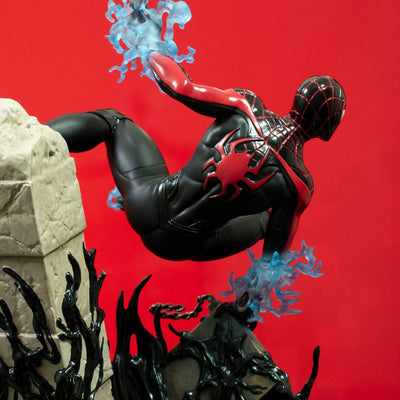 Marvel's Spider-Man 2 Marvel Gallery Deluxe PVC Diorama Miles Morales (Gamerverse) 25cm - Scale Statue - Diamond Select - Hobby Figures UK