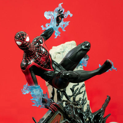 Marvel's Spider-Man 2 Marvel Gallery Deluxe PVC Diorama Miles Morales (Gamerverse) 25cm - Scale Statue - Diamond Select - Hobby Figures UK