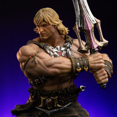 Masters of the Universe Deluxe Art Scale Statue 1/10 He-Man Unleashed 34cm - Scale Statue - Iron Studios - Hobby Figures UK