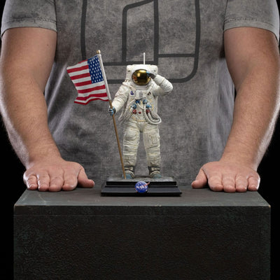 NASA Art Scale Statue 1/10 Apollo 11 Astronaut 23cm - Scale Statue - Iron Studios - Hobby Figures UK