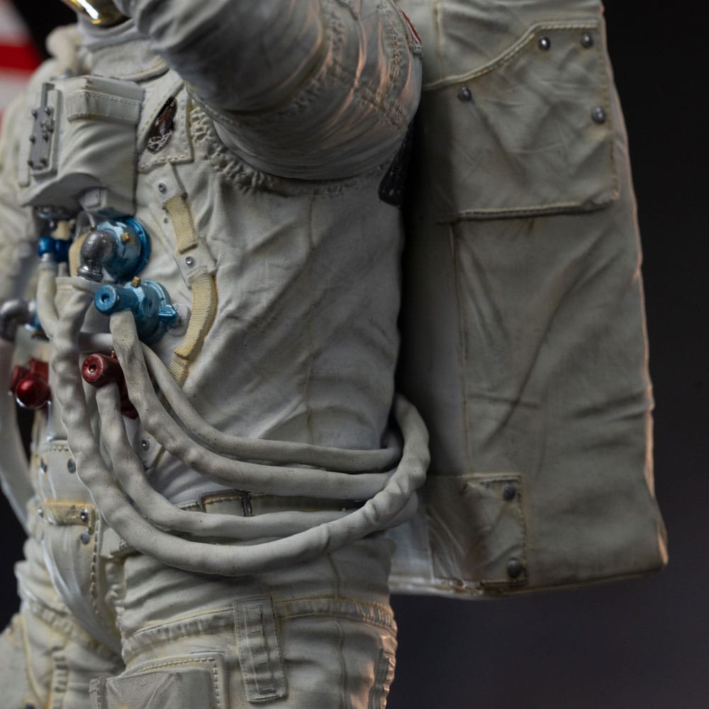 NASA Art Scale Statue 1/10 Apollo 11 Astronaut 23cm - Scale Statue - Iron Studios - Hobby Figures UK