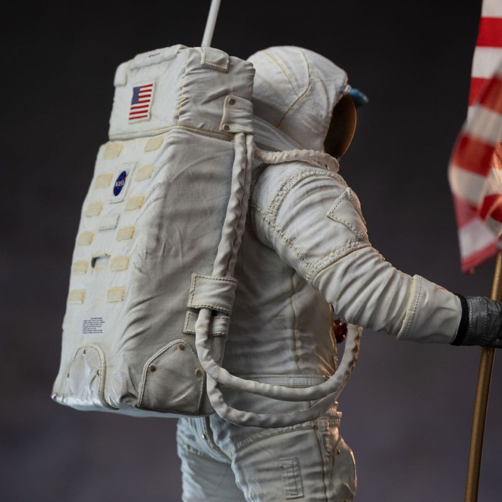 NASA Art Scale Statue 1/10 Apollo 11 Astronaut 23cm - Scale Statue - Iron Studios - Hobby Figures UK
