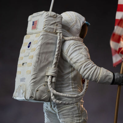 NASA Art Scale Statue 1/10 Apollo 11 Astronaut 23cm - Scale Statue - Iron Studios - Hobby Figures UK