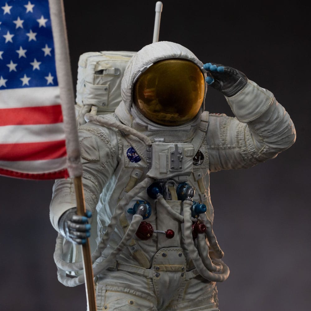NASA Art Scale Statue 1/10 Apollo 11 Astronaut 23cm - Scale Statue - Iron Studios - Hobby Figures UK