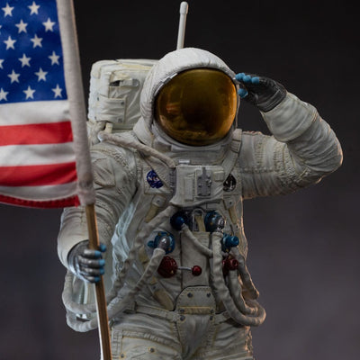 NASA Art Scale Statue 1/10 Apollo 11 Astronaut 23cm - Scale Statue - Iron Studios - Hobby Figures UK