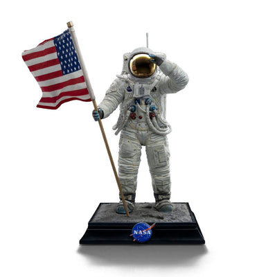 NASA Art Scale Statue 1/10 Apollo 11 Astronaut 23cm - Scale Statue - Iron Studios - Hobby Figures UK