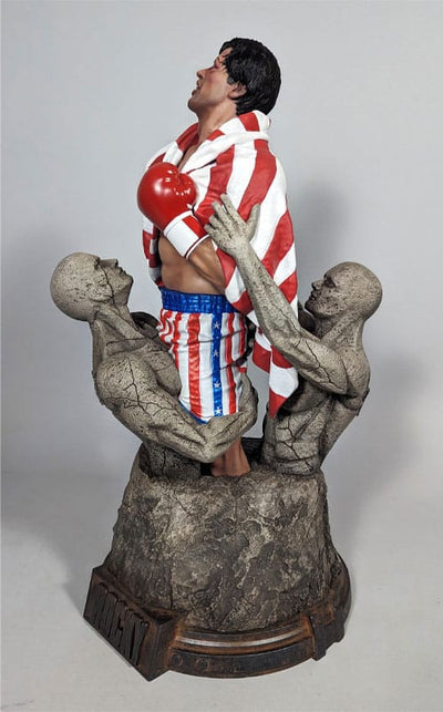 Rocky IV Statue 1/4 Rocky Balboa 48cm - Scale Statue - Hollywood Collectibles Group - Hobby Figures UK