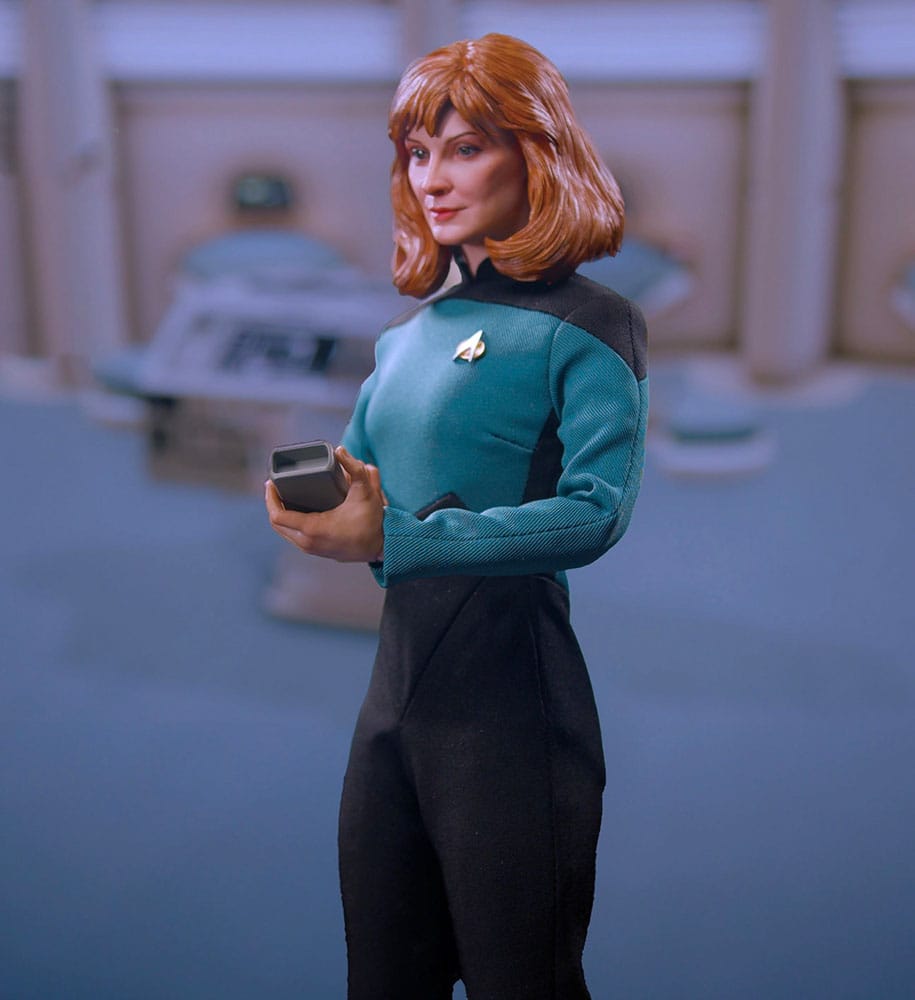 Star Trek: The Next Generation Action Figure 1/6 Dr. Beverly Crusher (Essential Edition) 27cm - Action Figures - EXO-6 - Hobby Figures UK