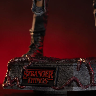 Stranger Things Deluxe Art Scale Statue 1/10 Eddie Munson 20cm - Scale Statue - Iron Studios - Hobby Figures UK