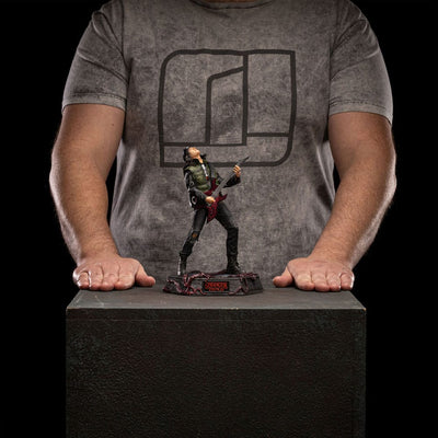 Stranger Things Deluxe Art Scale Statue 1/10 Eddie Munson 20cm - Scale Statue - Iron Studios - Hobby Figures UK