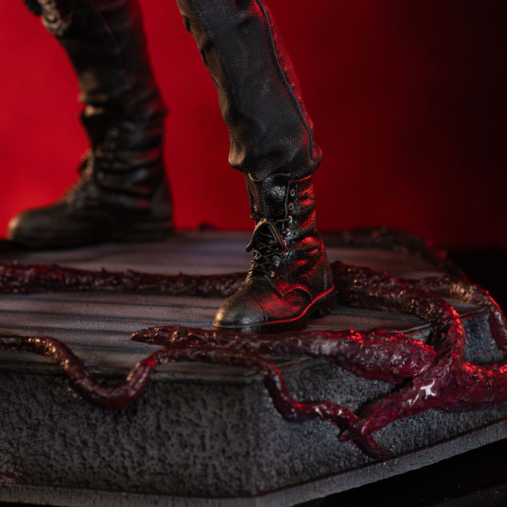 Stranger Things Deluxe Art Scale Statue 1/10 Eddie Munson 20cm - Scale Statue - Iron Studios - Hobby Figures UK