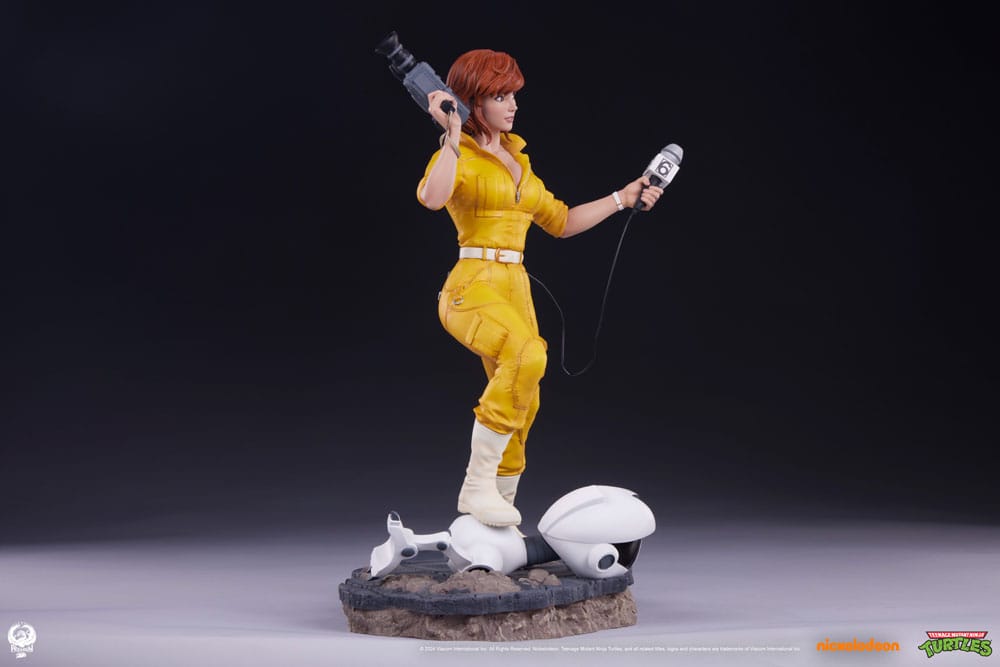 Teenage Mutant Ninja Turtles Premier Series Statue 1/4 April O'Neil 46cm - Scale Statue - Premium Collectibles Studio - Hobby Figures UK