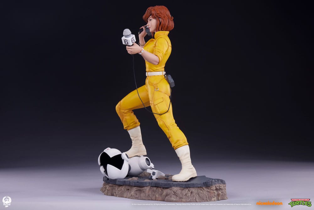 Teenage Mutant Ninja Turtles Premier Series Statue 1/4 April O'Neil 46cm - Scale Statue - Premium Collectibles Studio - Hobby Figures UK