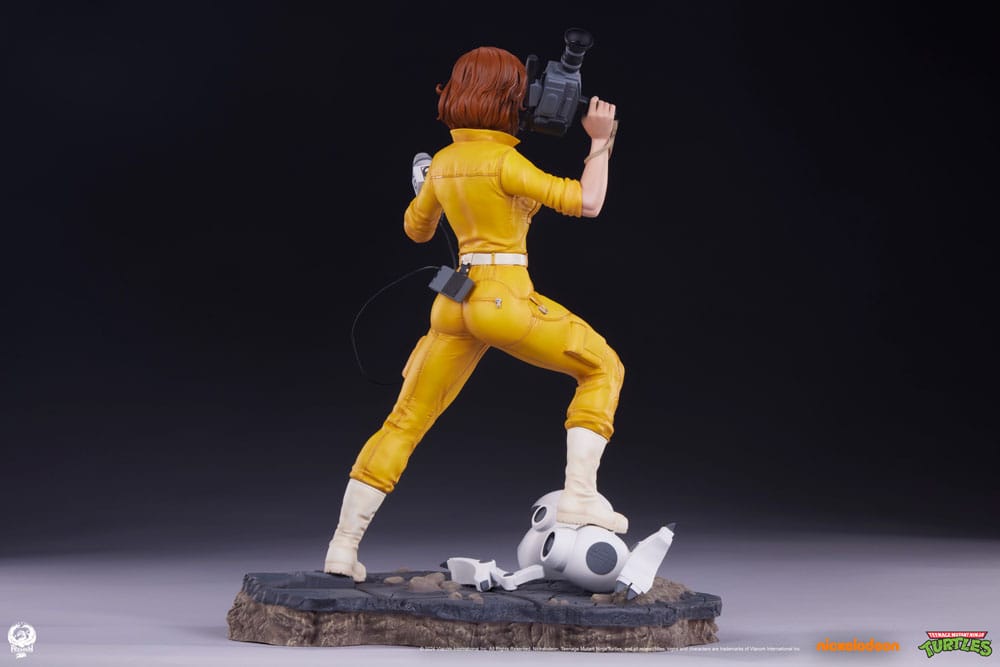 Teenage Mutant Ninja Turtles Premier Series Statue 1/4 April O'Neil 46cm - Scale Statue - Premium Collectibles Studio - Hobby Figures UK