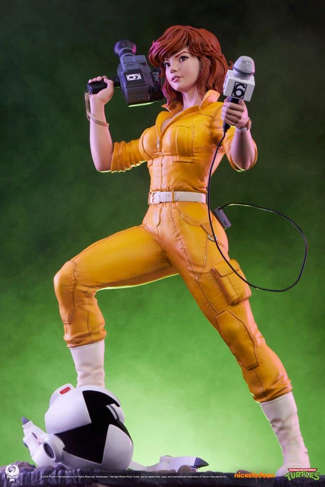 Teenage Mutant Ninja Turtles Premier Series Statue 1/4 April O'Neil 46cm - Scale Statue - Premium Collectibles Studio - Hobby Figures UK
