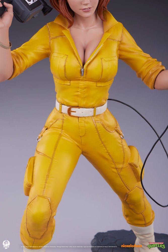 Teenage Mutant Ninja Turtles Premier Series Statue 1/4 April O'Neil 46cm - Scale Statue - Premium Collectibles Studio - Hobby Figures UK