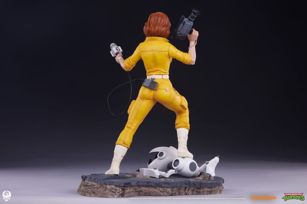 Teenage Mutant Ninja Turtles Premier Series Statue 1/4 April O'Neil 46cm - Scale Statue - Premium Collectibles Studio - Hobby Figures UK