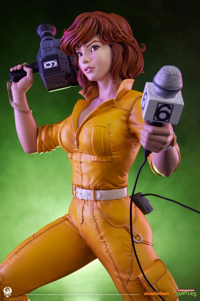 Teenage Mutant Ninja Turtles Premier Series Statue 1/4 April O'Neil 46cm - Scale Statue - Premium Collectibles Studio - Hobby Figures UK