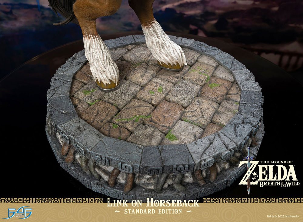 The Legend of Zelda Breath of the Wild Statue Link on Horseback 56cm - Scale Statue - First 4 Figures - Hobby Figures UK