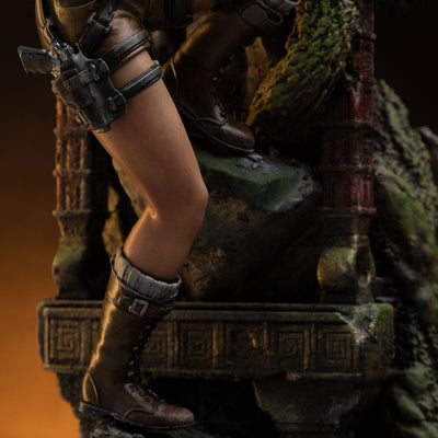 Tomb Raider Deluxe Art Scale Statue 1/10 Lara Croft 36cm - Scale Statue - Iron Studios - Hobby Figures UK