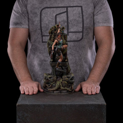 Tomb Raider Deluxe Art Scale Statue 1/10 Lara Croft 36cm - Scale Statue - Iron Studios - Hobby Figures UK
