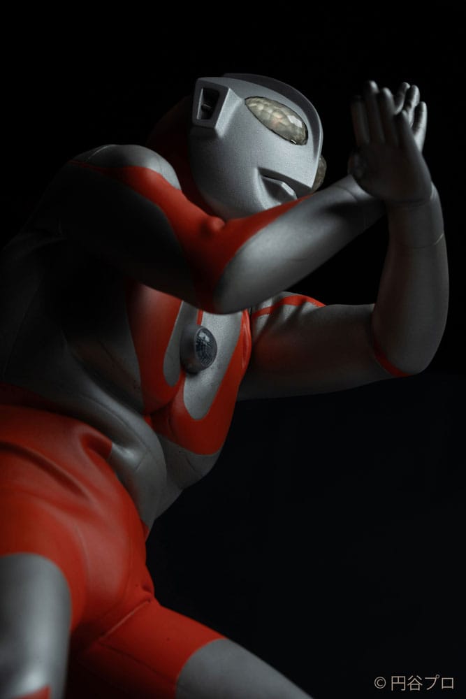 Ultraman Statue Ultraman C-Type by Takashi Kinoshita 30cm - Scale Statue - Kaiyodo Jap. - Hobby Figures UK