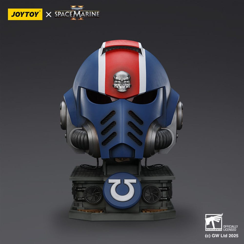Warhammer 40,000: Space Marine 2 Replica Ultramarines Lieutenant Titus helmet with Display Stand 44cm - Scale Statue - Joy Toy (CN) - Hobby Figures UK