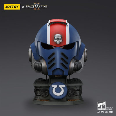 Warhammer 40,000: Space Marine 2 Replica Ultramarines Lieutenant Titus helmet with Display Stand 44cm - Scale Statue - Joy Toy (CN) - Hobby Figures UK