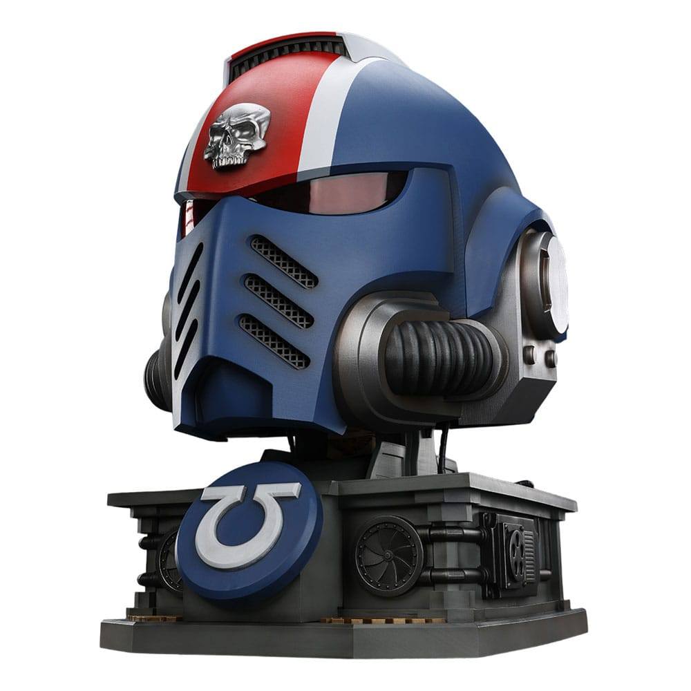 Warhammer 40,000: Space Marine 2 Replica Ultramarines Lieutenant Titus helmet with Display Stand 44cm - Scale Statue - Joy Toy (CN) - Hobby Figures UK
