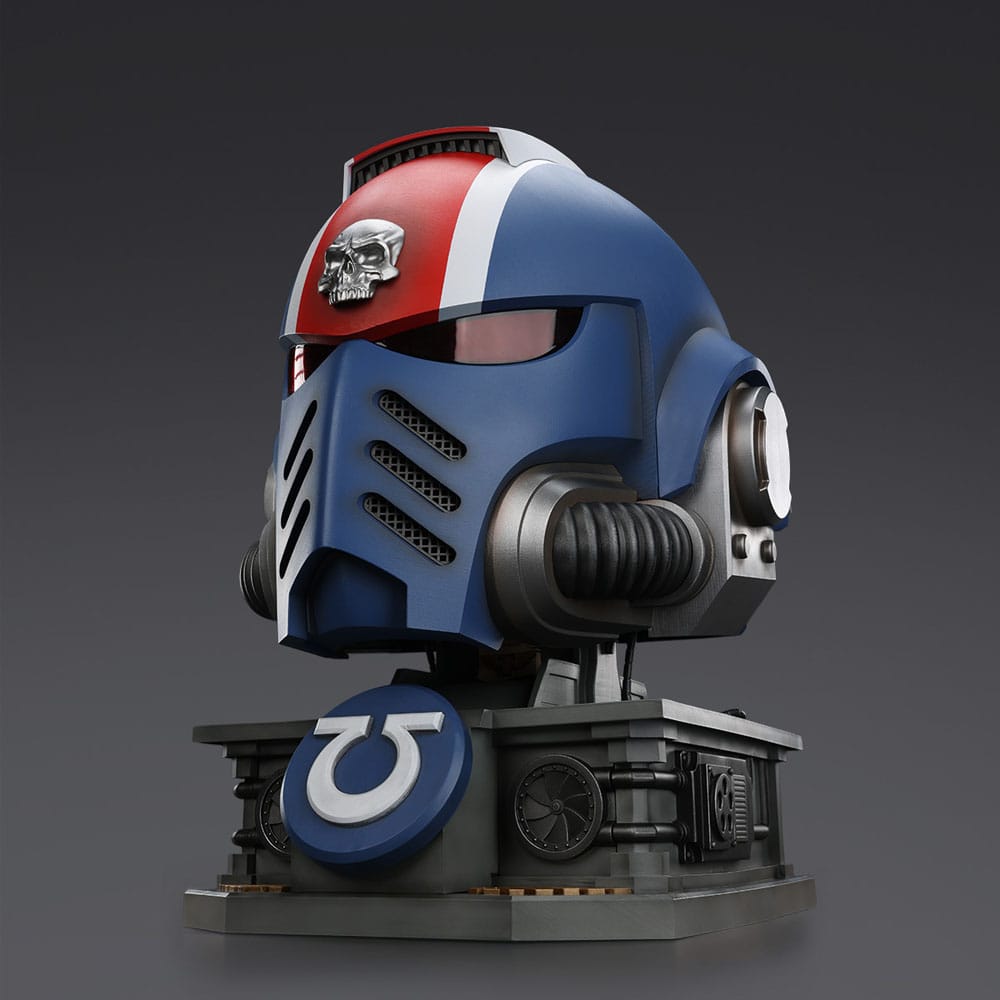 Warhammer 40,000: Space Marine 2 Replica Ultramarines Lieutenant Titus helmet with Display Stand 44cm - Scale Statue - Joy Toy (CN) - Hobby Figures UK