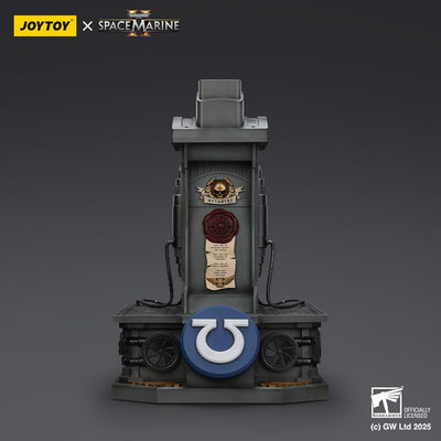 Warhammer 40,000: Space Marine 2 Replica Ultramarines Lieutenant Titus helmet with Display Stand 44cm - Scale Statue - Joy Toy (CN) - Hobby Figures UK