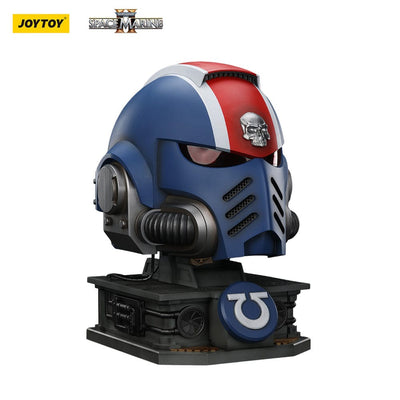 Warhammer 40,000: Space Marine 2 Replica Ultramarines Lieutenant Titus helmet with Display Stand 44cm - Scale Statue - Joy Toy (CN) - Hobby Figures UK