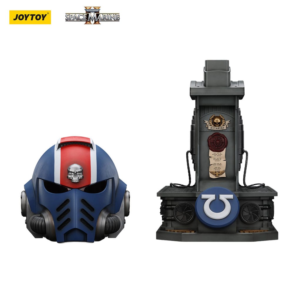 Warhammer 40,000: Space Marine 2 Replica Ultramarines Lieutenant Titus helmet with Display Stand 44cm - Scale Statue - Joy Toy (CN) - Hobby Figures UK