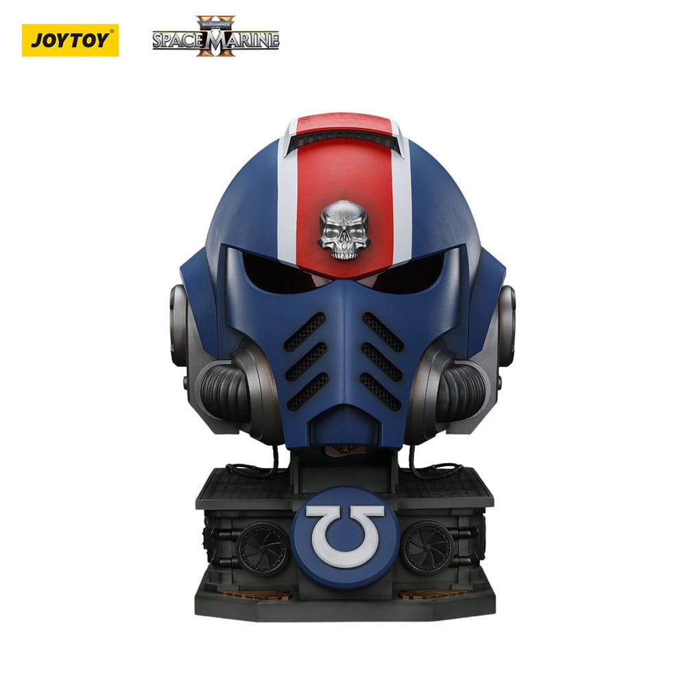 Warhammer 40,000: Space Marine 2 Replica Ultramarines Lieutenant Titus helmet with Display Stand 44cm - Scale Statue - Joy Toy (CN) - Hobby Figures UK
