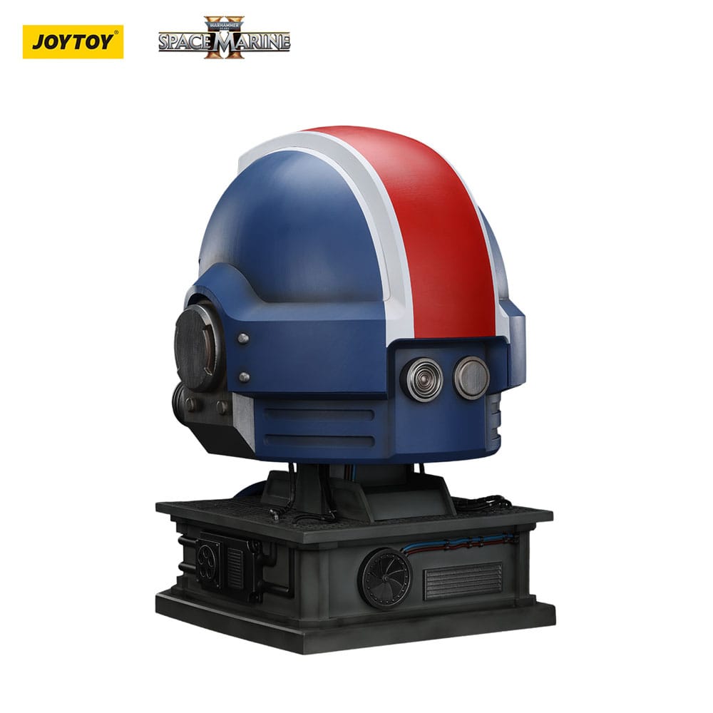 Warhammer 40,000: Space Marine 2 Replica Ultramarines Lieutenant Titus helmet with Display Stand 44cm - Scale Statue - Joy Toy (CN) - Hobby Figures UK