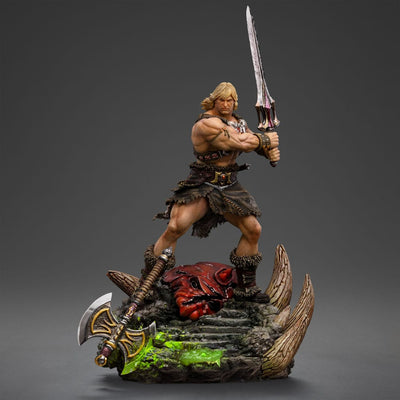 Masters of the Universe Deluxe Art Scale Statue 1/10 He-Man Unleashed 34cm - Scale Statue - Iron Studios - Hobby Figures UK