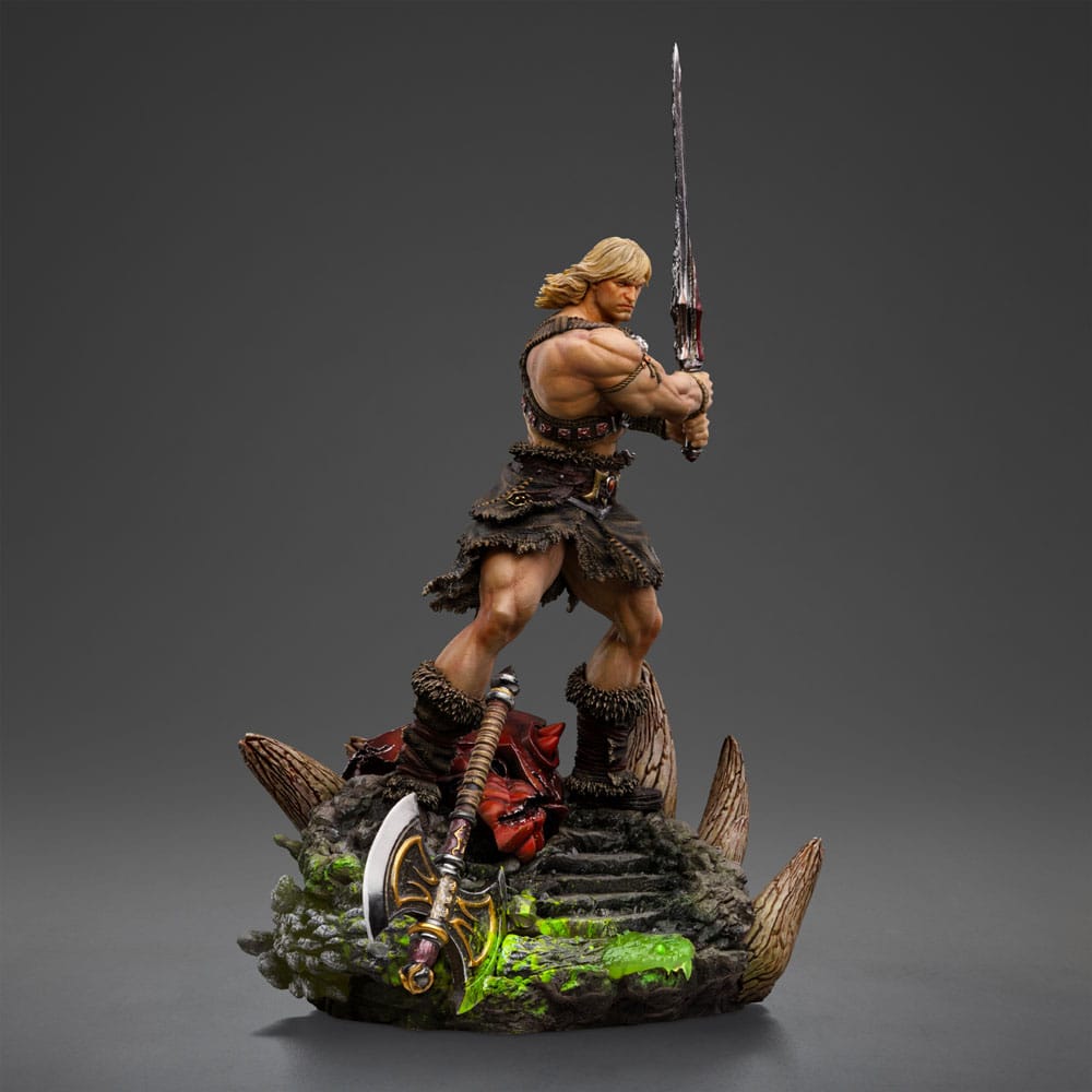 Masters of the Universe Deluxe Art Scale Statue 1/10 He-Man Unleashed 34cm - Scale Statue - Iron Studios - Hobby Figures UK