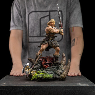 Masters of the Universe Deluxe Art Scale Statue 1/10 He-Man Unleashed 34cm - Scale Statue - Iron Studios - Hobby Figures UK