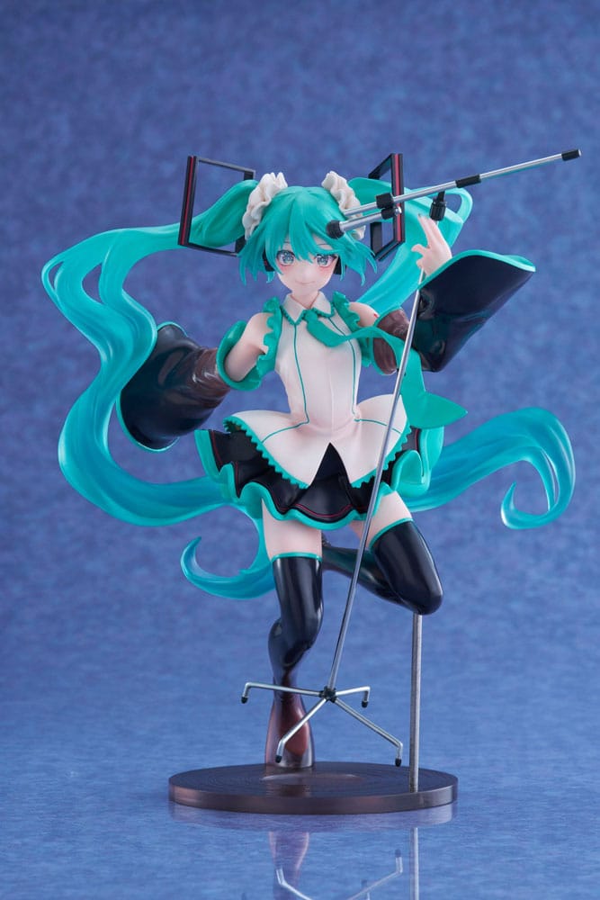 Hatsune Miku AMP PVC Statue Statue Birthday 2023 Ver. 21cm - Scale Statue - Taito Prize - Hobby Figures UK