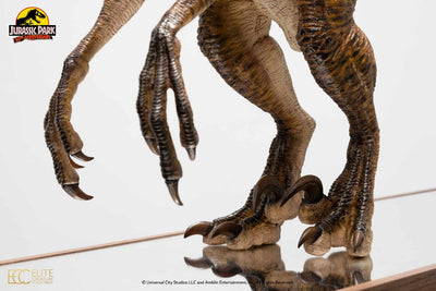 Jurassic Park Statue 1/4 Velociraptor Clever Girl 49cm (With Acrylic Case) - Scale Statue - Toynami - Hobby Figures UK
